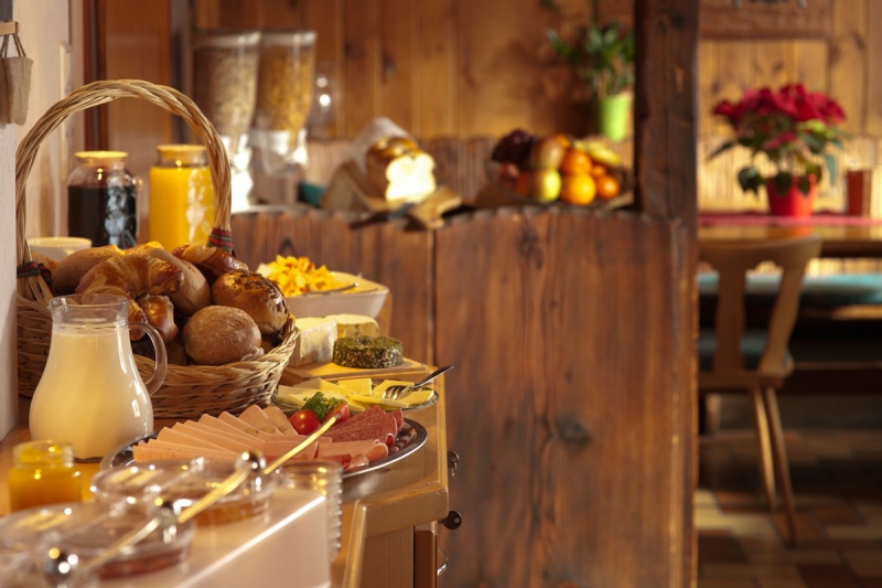 brasserie-TOURNEFORT-min_breakfast_buffet_food_restaurant_meal_hotel_plate_fresh-718745